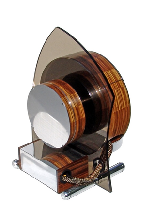 Illustration for article titled Suissa's Wooden Enlighten PC